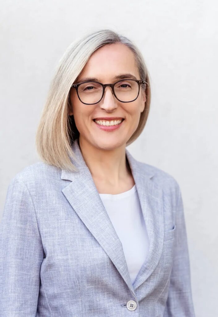 Portrait - Dr Anita Lamprecht