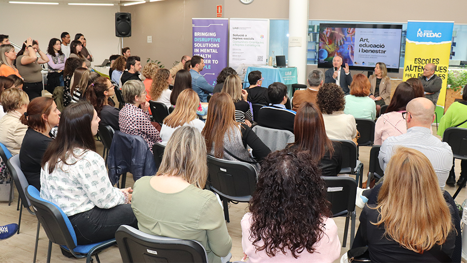 Alumnat, investigadors i docents exploren la interrelació entre l’art, l’educació i el benestar