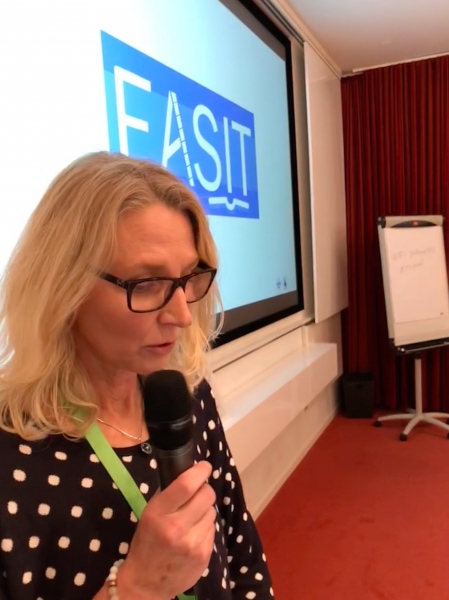 Ester Hedberg presenting EASIT