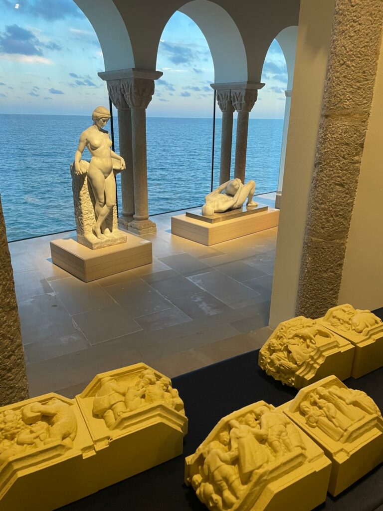 Reproducció digital dels capitells de Pere Jou al Palau Maricel, Sitges